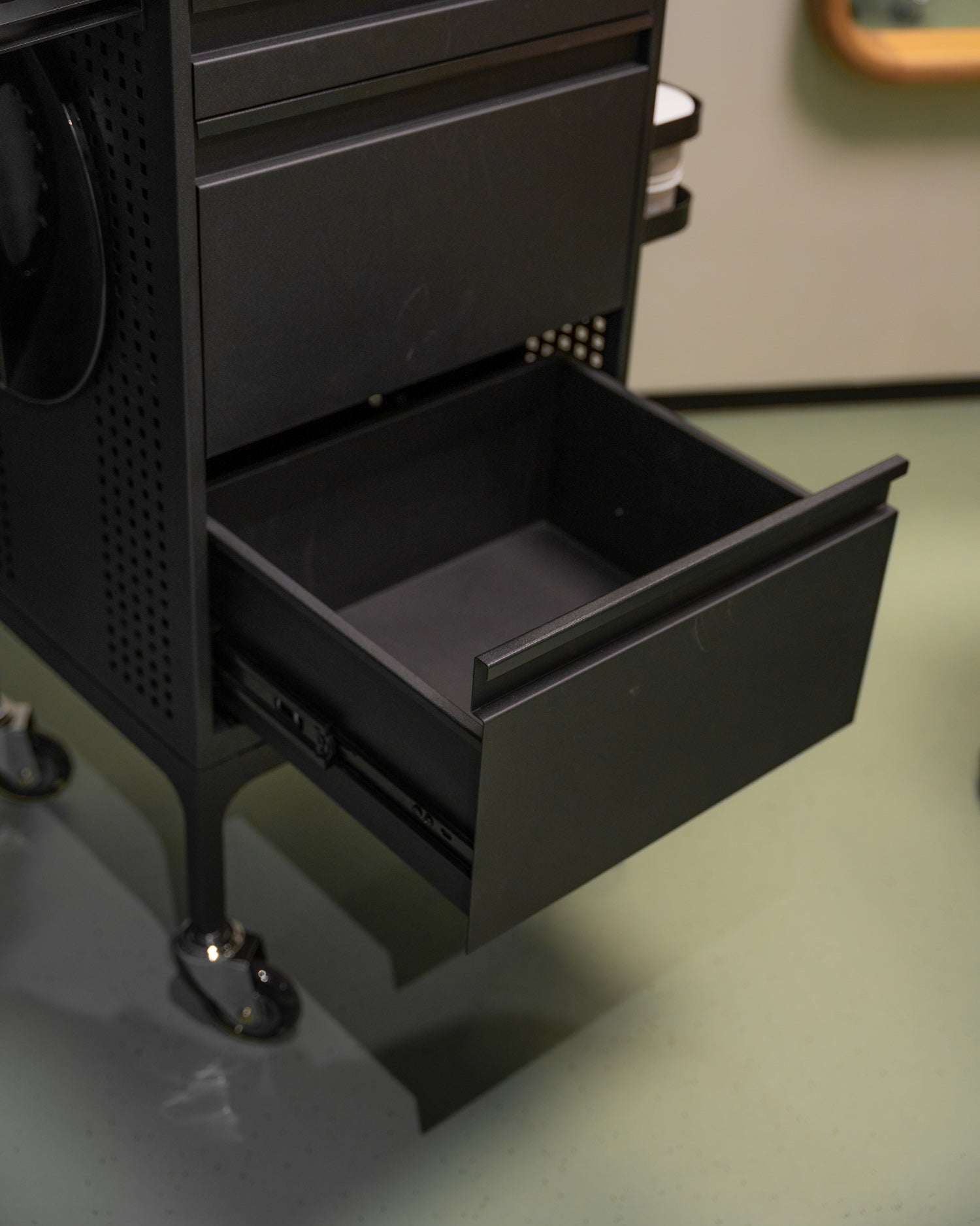 Studio 3 - Black trolley - 3 drawers and extra table top